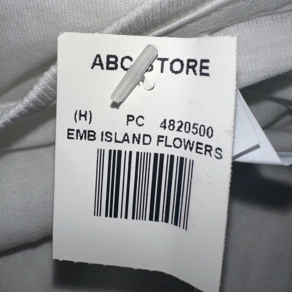 NWT Women’s Size XL‎ Hawaii Kauai Embroidered Flowers White Short Sleeve T-Shirt - Picture 7 of 7